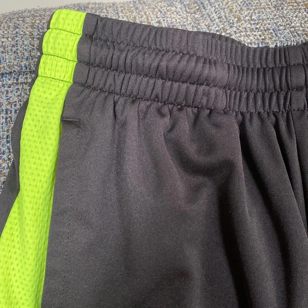 Tek Gear Pull-up Athletic Black Shorts, Unisex Size M (10/12)